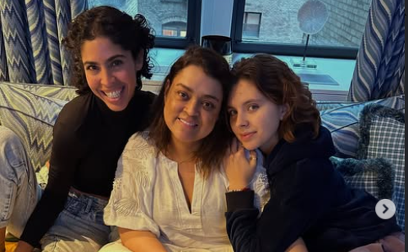 Bela Gil se emociona ao falar de Preta Gil: 'Ver quem a gente ama sofrer é cruel'