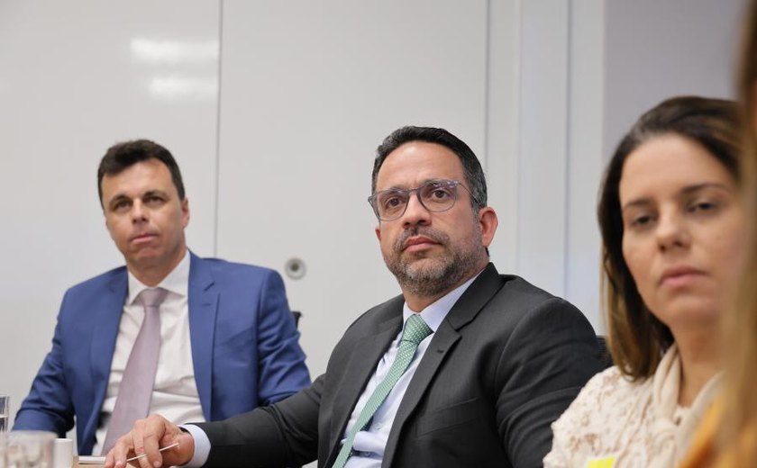 Governador discute ampliação de conectividade em Alagoas