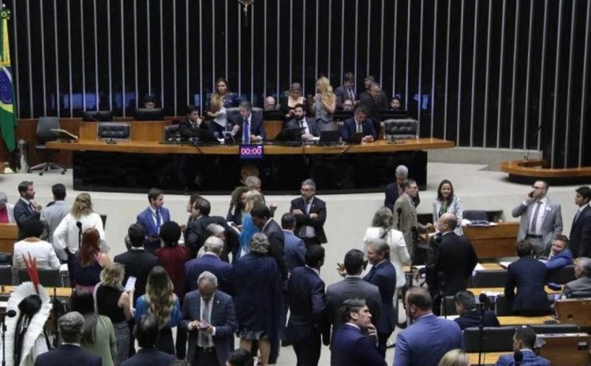 Câmara aprova projeto que taxa em 20% compras internacionais de até US$ 50