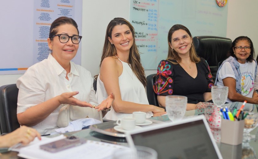 Primeira-dama e secretária de Educação discutem criação de 1° Centro de Referência para Estudantes com Deficiências