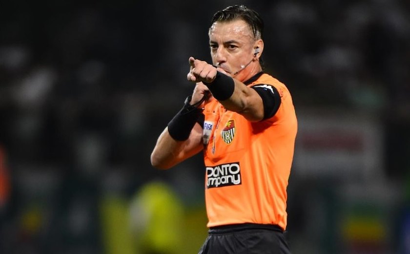 Raphael Claus lidera arbitragem brasileira na final da Copa América