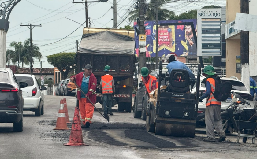 Obras de recuperação de vias são iniciadas após ação da prefeitura de Penedo junto a Águas do Sertão