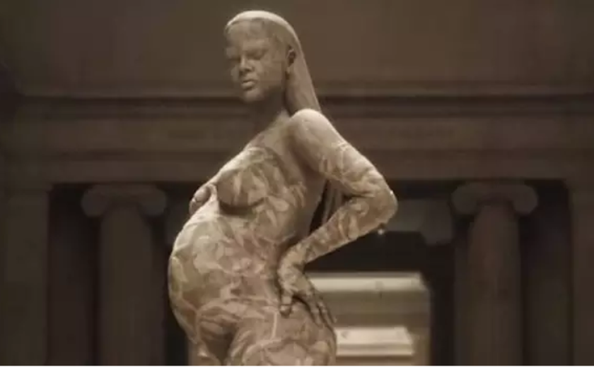 Rihanna ganha estátua de mármore e é imortalizada no Met Gala 2022
