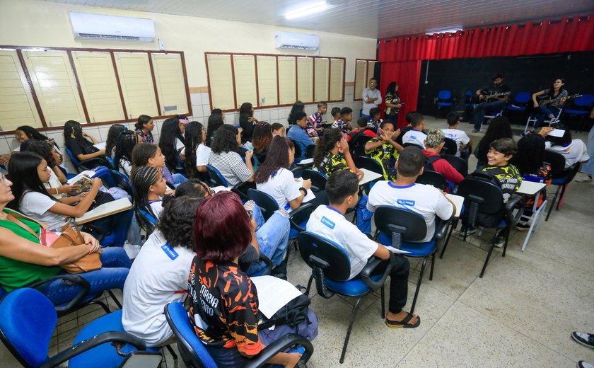 Na volta às aulas, estudantes da rede estadual destacam os programas ofertados pelo Governo