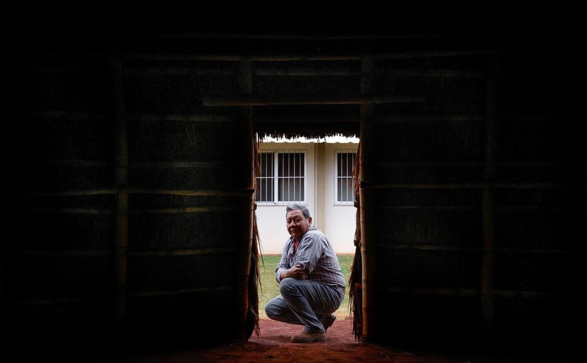 Kaiowá que aprendeu a ler com quase 40 anos fará intercâmbio na França