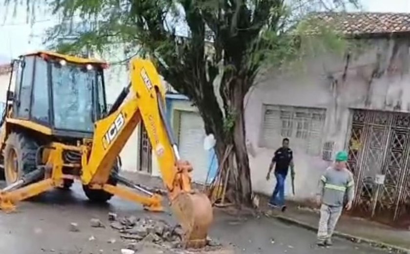 Mesmo após decreto e estudos da prefeita Luísa Duarte, Águas do Sertão segue destruindo ruas da cidade