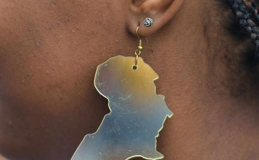 Jovem é internada e precisa passar por cirurgia após colocar piercing; entenda os riscos e veja o vídeo