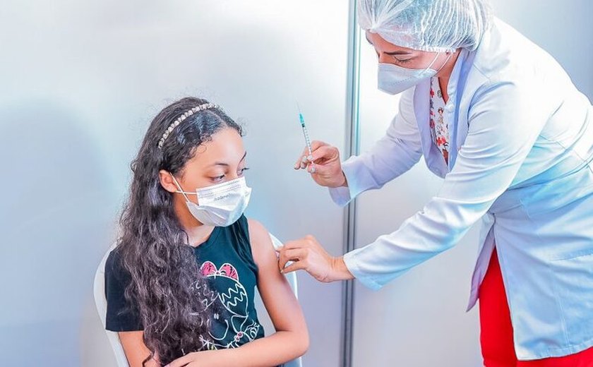 Desinformação e estoque baixo atrapalham vacinação de crianças contra covid-19
