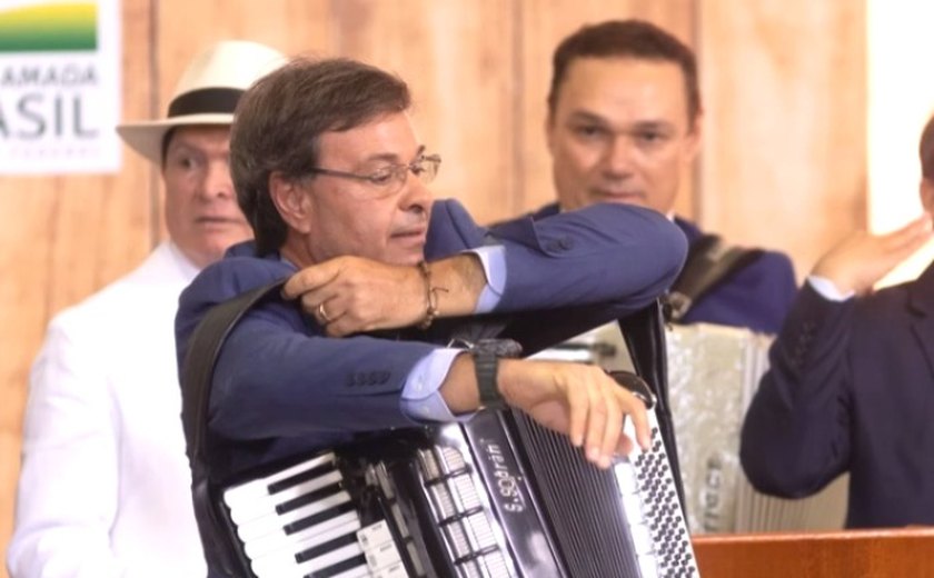 Proibido de deixar a comarca de Recife, Gilson Machado não fará shows com sua banda no São João de Caruaru e no São Pedro de Palmeira dos Índios
