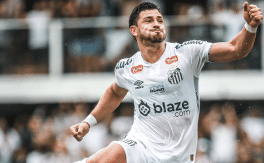 Giuliano celebra fase artilheira no Santos e agradece Carille: 'Ele me dá liberdade'