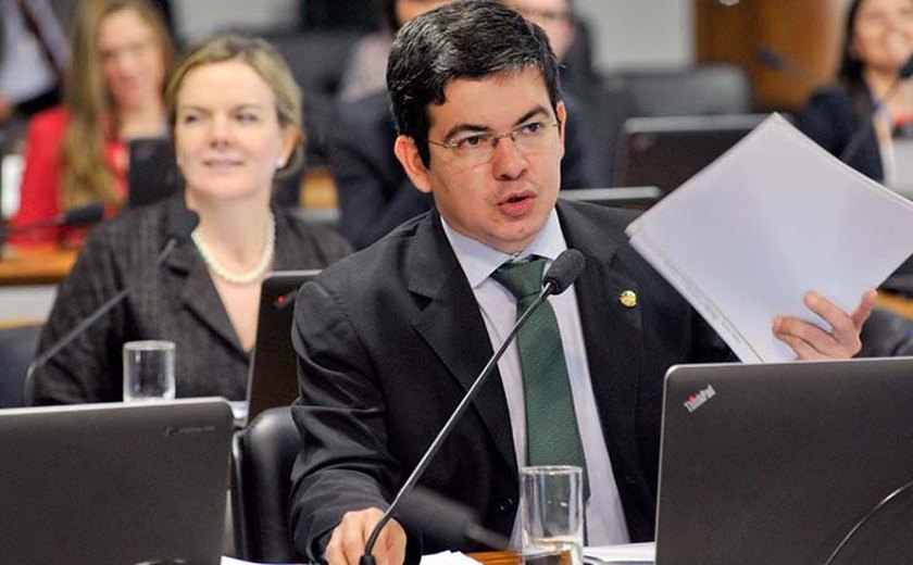 Antônio Carlos Valadares apresenta PEC para tornar escravidão de trabalhador crime imprescritível