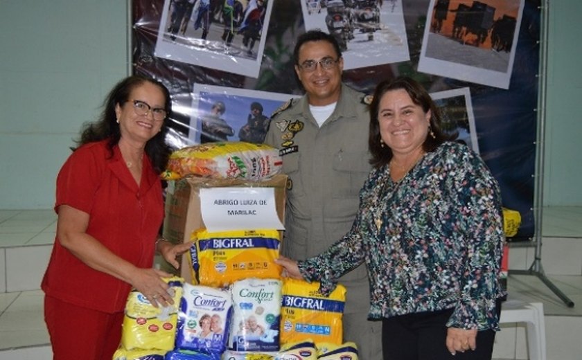 PM entrega donativos arrecadados com distribuição das camisas do Bloco Vulcão