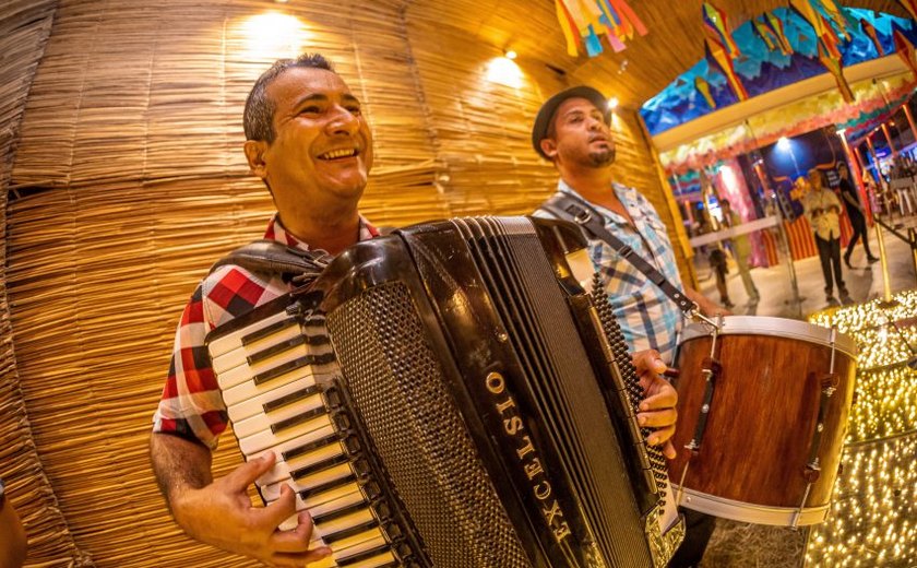 Palcos Coreto de Jaraguá e Praça Dois Leões terão 40 apresentações de artistas locais
