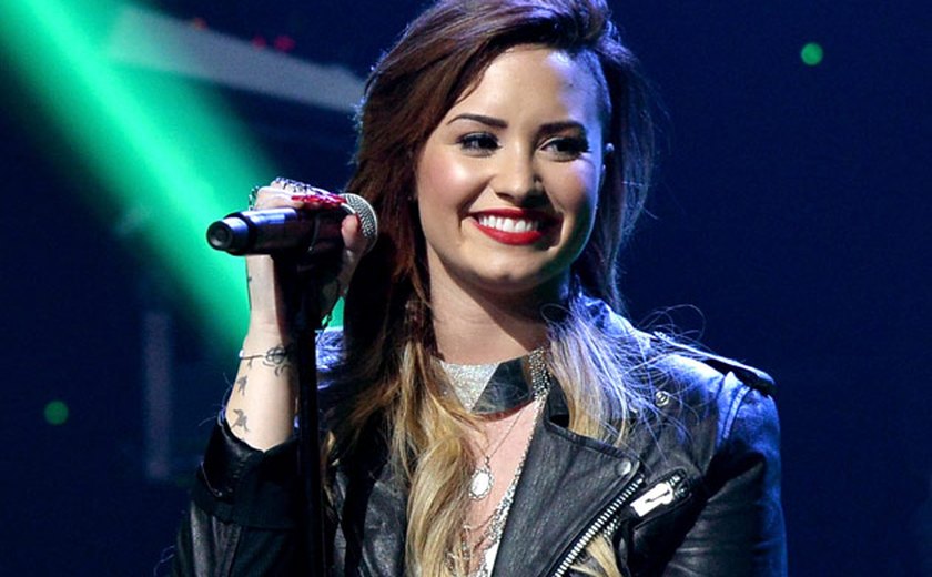 Após lúpus de Selena Gomez, Demi Lovato assume show em festival no Brasil