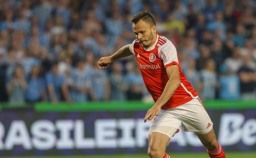 Inter atualiza quadro de Renê, após choque de cabeça do lateral