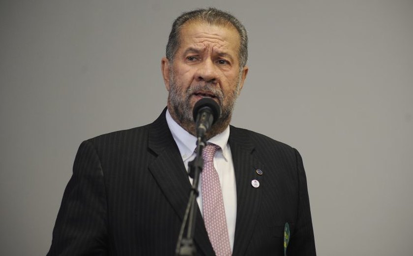 Audiência com Lupi em comissão do Senado é adiada para 7 de maio