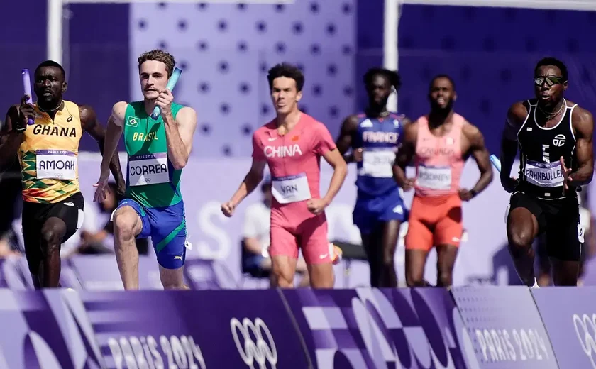 Atleta de 16 anos corre em Paris e bate recorde centenário de precocidade no atletismo dos EUA