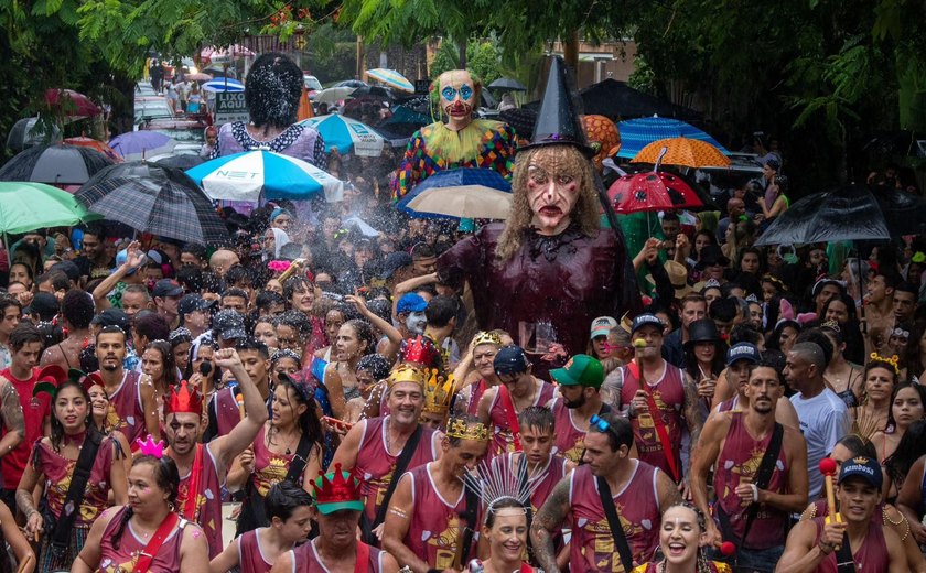 Carnaval no mar de São Sebastião inicia a folia nas águas com o tradicional Carnamar