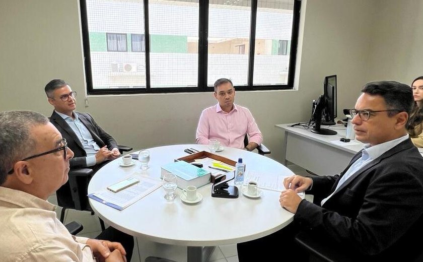 Realização de concurso público pela Semurb foi discutida durante reunião no MPAL