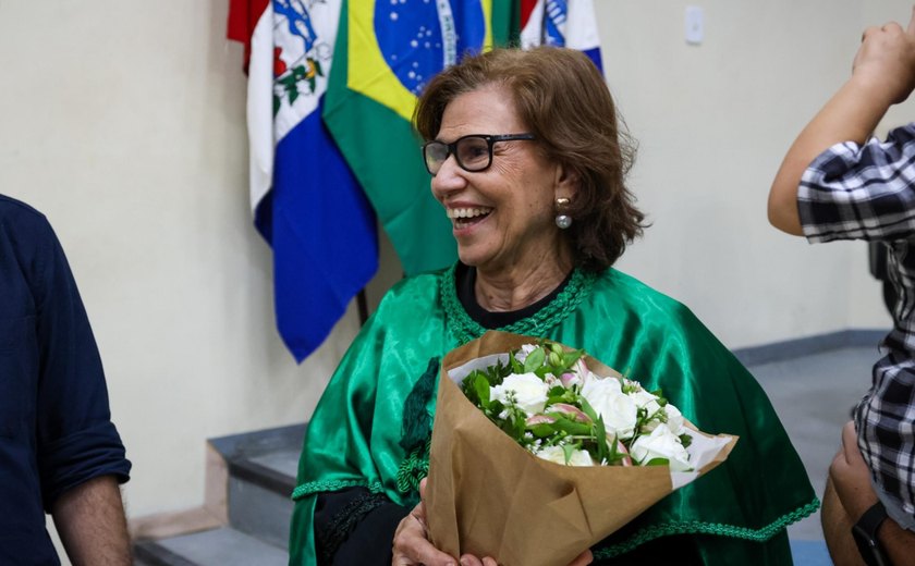 Curadora do Herbário MAC do IMA recebe título de Doutora Honoris Causa pela UFAL