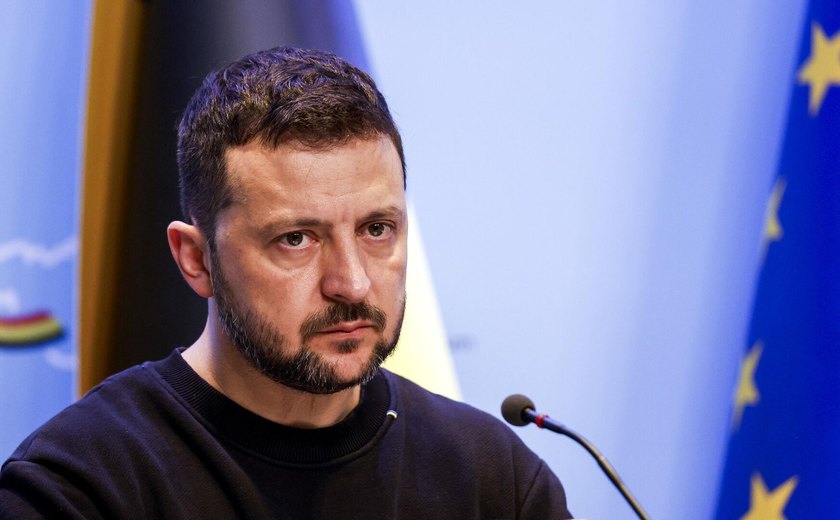 Ex-oficial da CIA explica como Zelensky está destruindo a Ucrânia com suas decisões