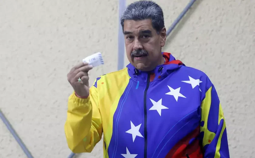 Principal candidato da oposição vota na Venezuela