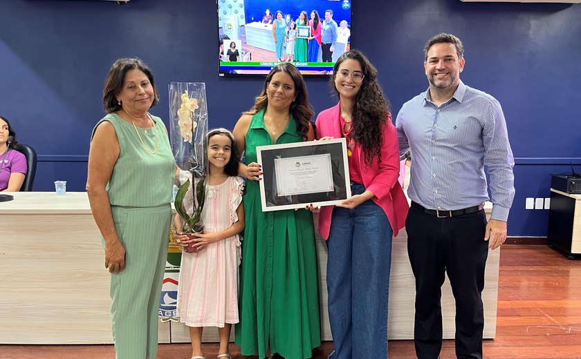 Secretária de Relações Federativas recebe comenda da Câmara de Vereadores de Maceió