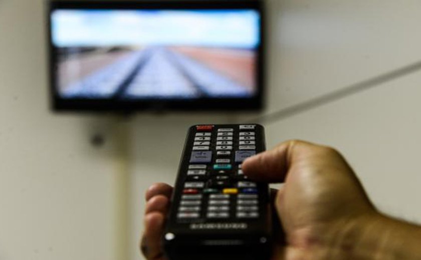 Treze milhões de domicílios no Brasil só têm TV analógica aberta, diz IBGE