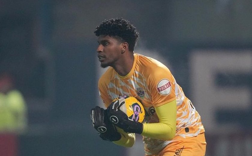 Ex-Flamengo, Hugo Souza faz defesa incrível em partida do Campeonato Português; vídeo
