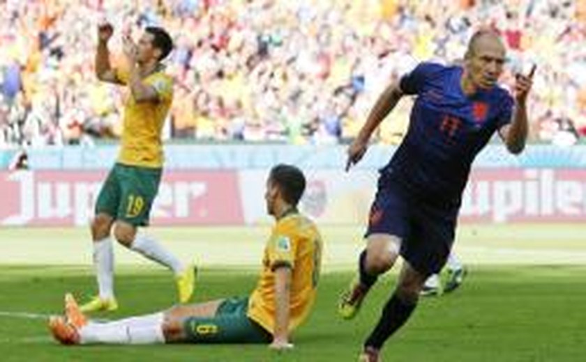 Em jogo de viradas, Holanda vence Austrália e praticamente garante classificação