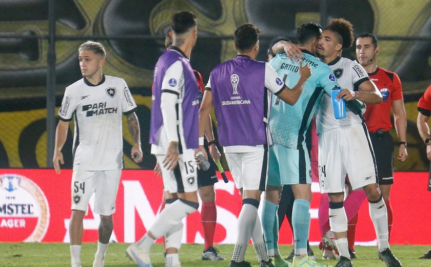 Botafogo segura vantagem e avança às quartas da Sul-Americana; Goiás é eliminado