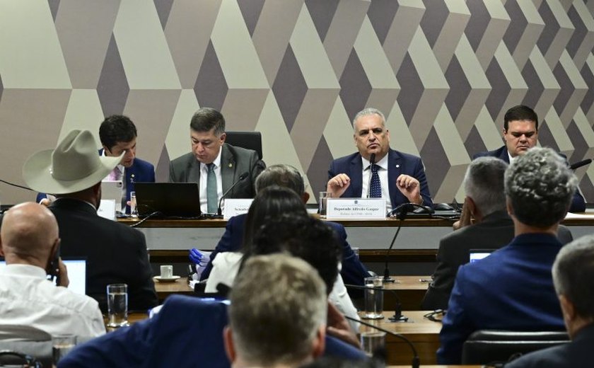 CPMI convoca dez ex-presidentes do INSS e aprova convites a ex-ministros da Previdência Social