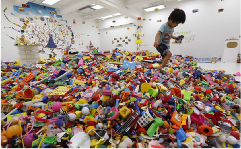 Polícia Civil apreende um milhão de brinquedos em comércio popular do Rio
