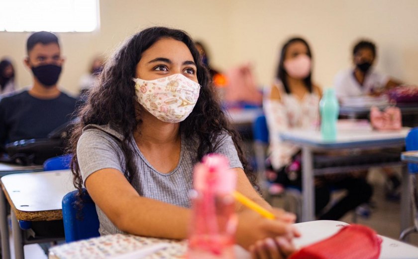 Rede estadual registra crescimento de mais de 7.400 matrículas no ensino médio em 2021