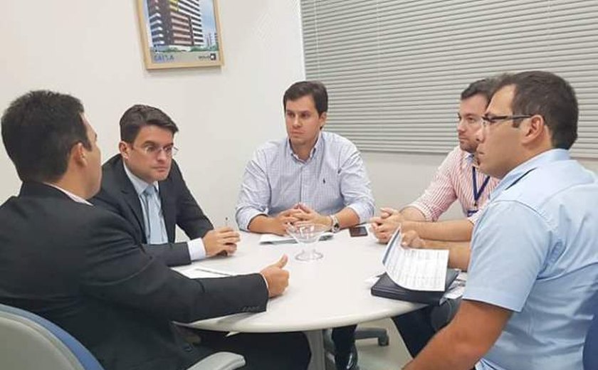 Prefeito eleito de Marechal se reúne com representantes da Caixa
