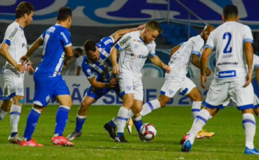 Avaí sai atrás, busca empate diante do CSA, mas vê adversário no G4 da Série B