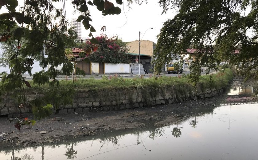 Falta de saneamento afeta 75% dos que ganham até um salário mínimo