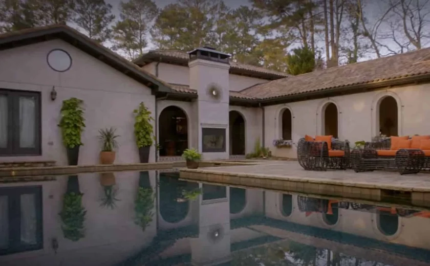 Mansão de Daniel LaRusso na série 'Cobra Kai' vai à venda por R$ 16 milhões