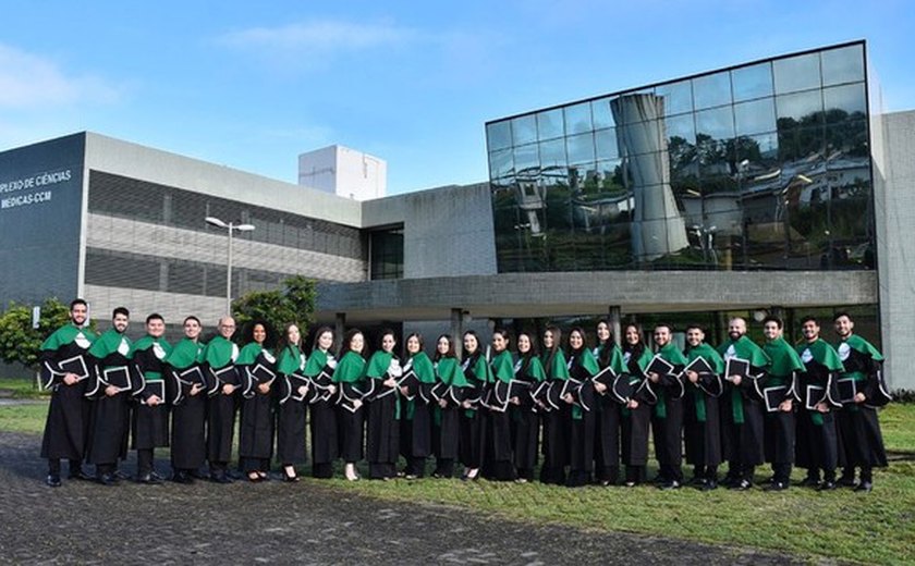 Curso de Medicina de Arapiraca realiza primeira colação de grau presencial