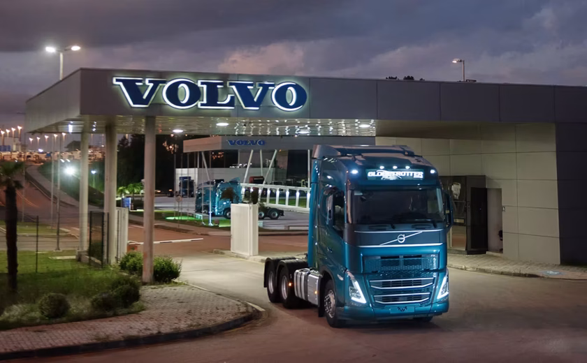 Volvo supera expectativas de lucro, mas alerta sobre tarifas da UE; em Estocolmo, ação sobe 6%