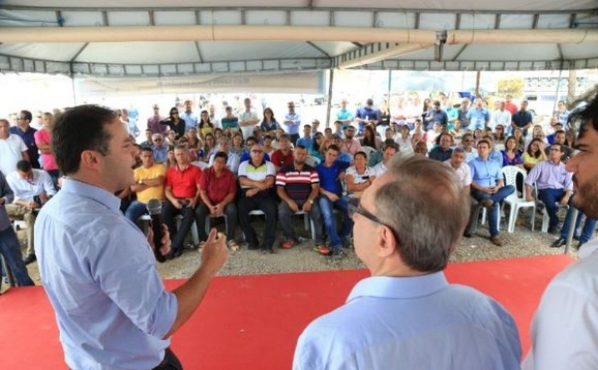 Governador dá início à obra que beneficia oito bairros de Maceió