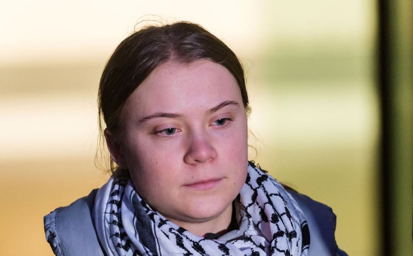 Ativista Greta Thumberg é detida durante protesto em Haia, na Holanda