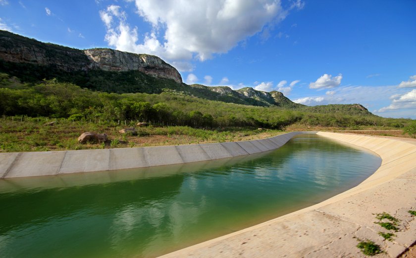 Com um ano de operação, Canal do Sertão já leva água para 200 mil pessoas