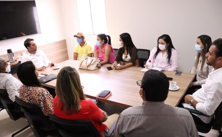 Prefeito de Santana do Mundaú reúne secretariado para alinhar planejamento de ações