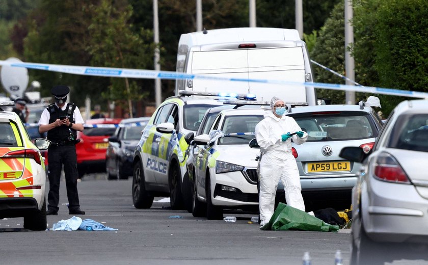Ataque com faca deixa duas crianças mortas e 11 feridos na Inglaterra