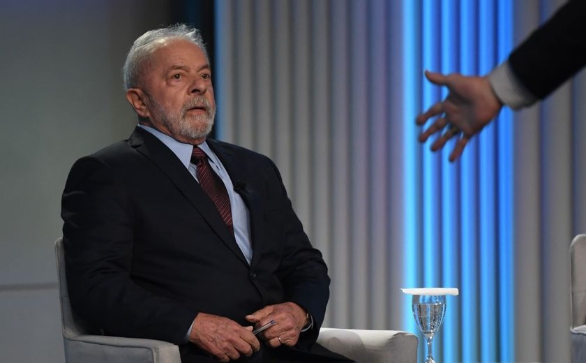 Campanha de Bolsonaro afirma na TV que Lula foi o mais votado em presídios