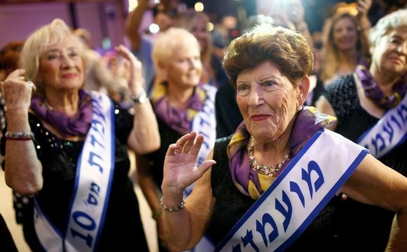 Mulheres sobreviventes do Holocausto desfilam em Israel