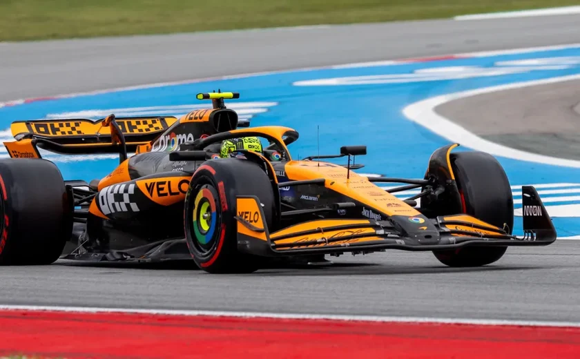 Norris desbanca Leclerc e comanda 2º treino livre do GP de Cingapura; Verstappen é 15º