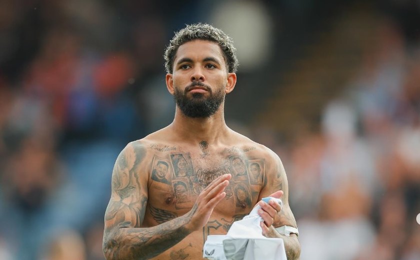 Ida de Douglas Luiz para a Juventus, dada como certa, pode melar, diz jornal; entenda
