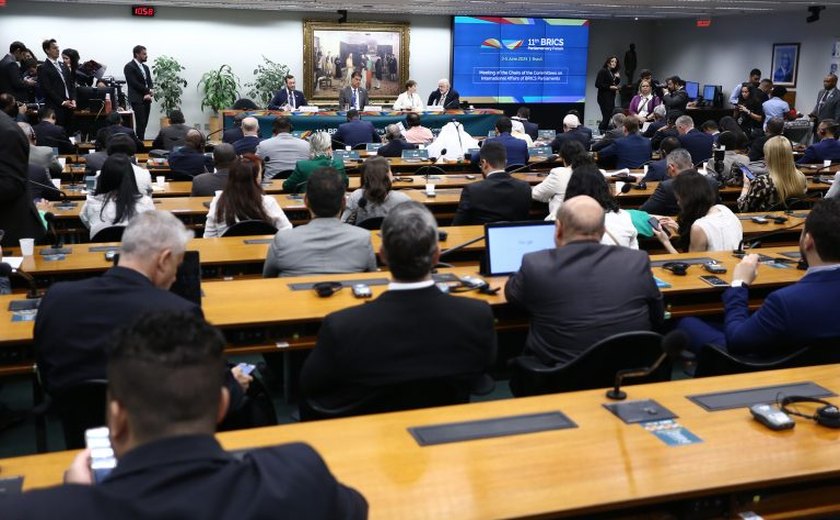 Parlamentares do BRICS pedem maior cooperação e comércio intrabloco frente a desafios globais